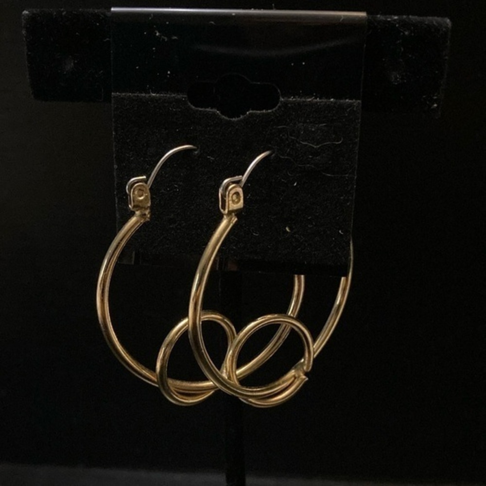 Elegant Gold Hoop Earrings